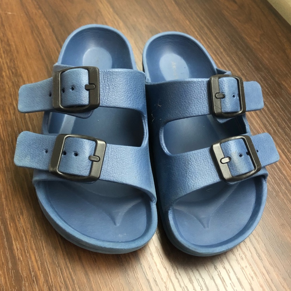 Buckle Slides Little kids size 12